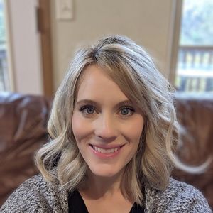 Meet your Posher, Joni